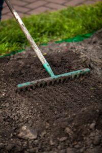 Seezon-how-to-plant-grass-1-min